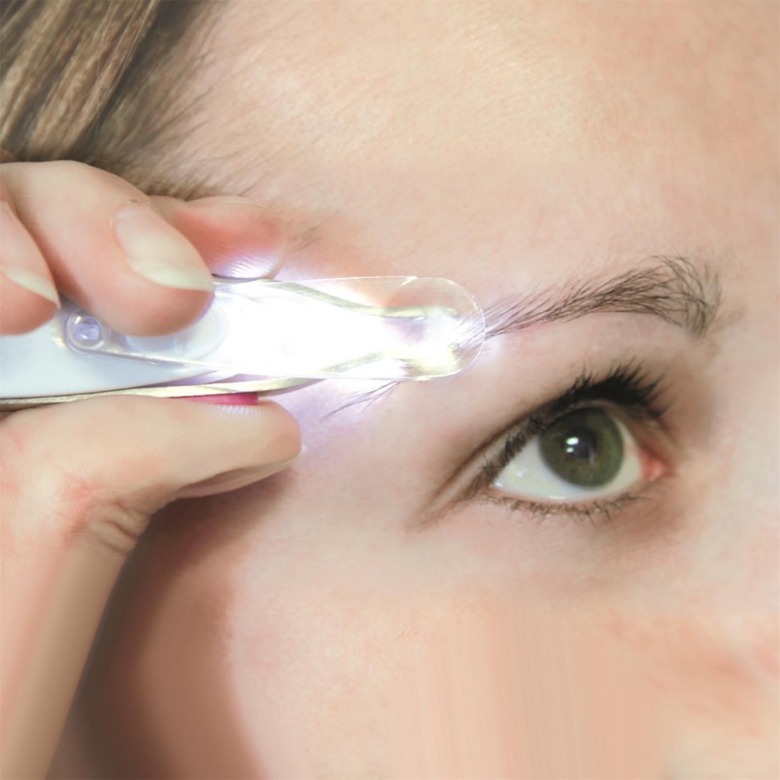 PINCE A EPILER A LED + LOUPE PIVOTANTE